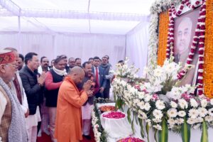 दिवंगत भाजपा विधायक के घर पहुंच सीएम योगी ने दी श्रद्धांजलि