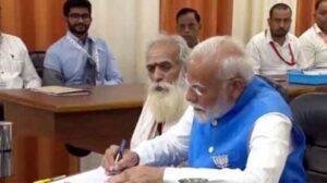 नरेन्द्र मोदी ने भाजपा प्रत्याशी के रुप में वाराणसी से पर्चा भरा