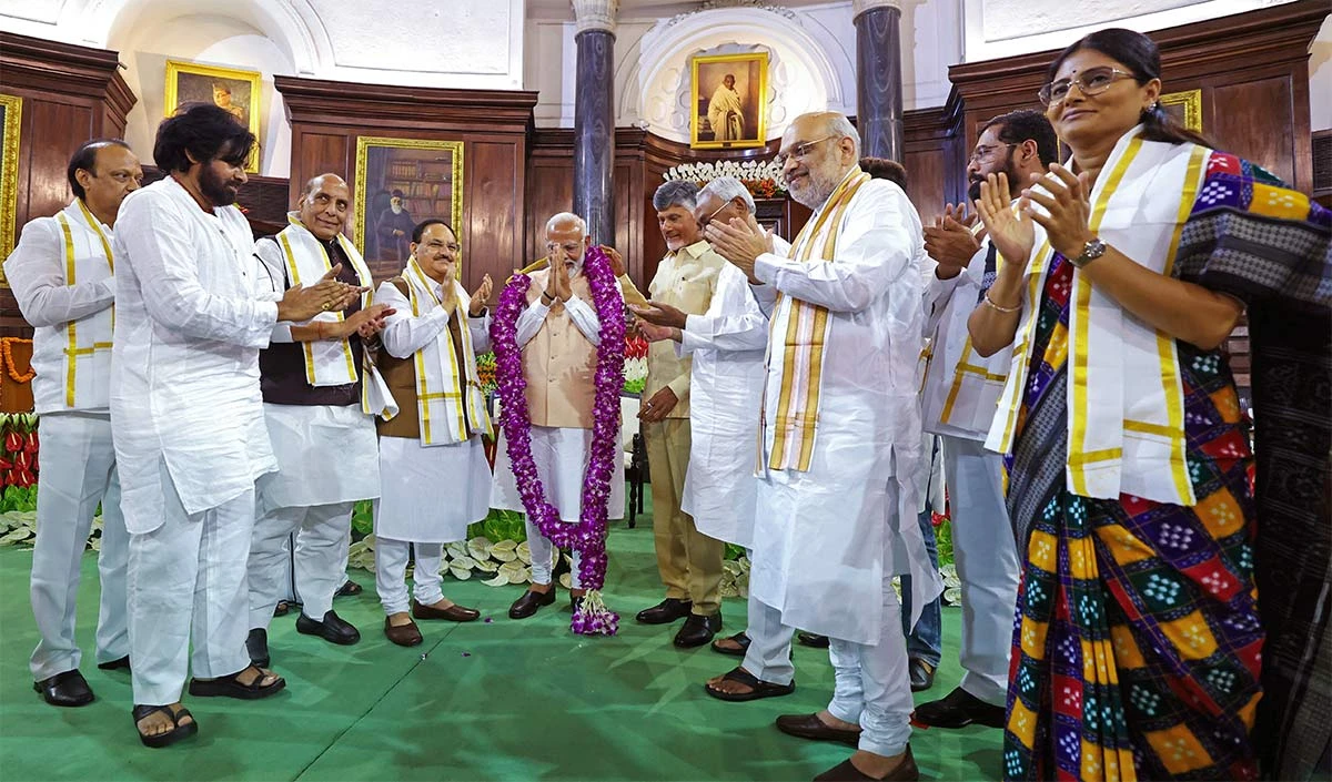 18वीं लोकसभा का पहला सत्र 15 जून के आसपास शुरू होने की संभावना